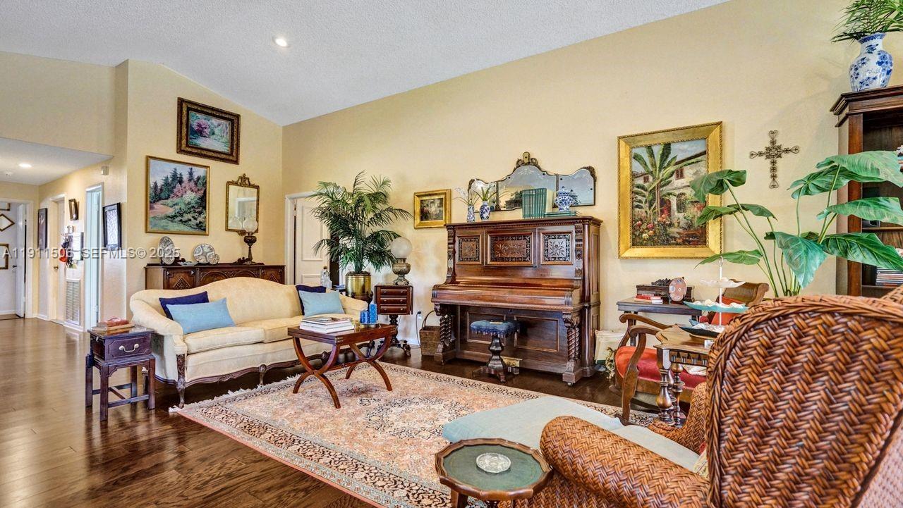 10858 White Aspen Ln