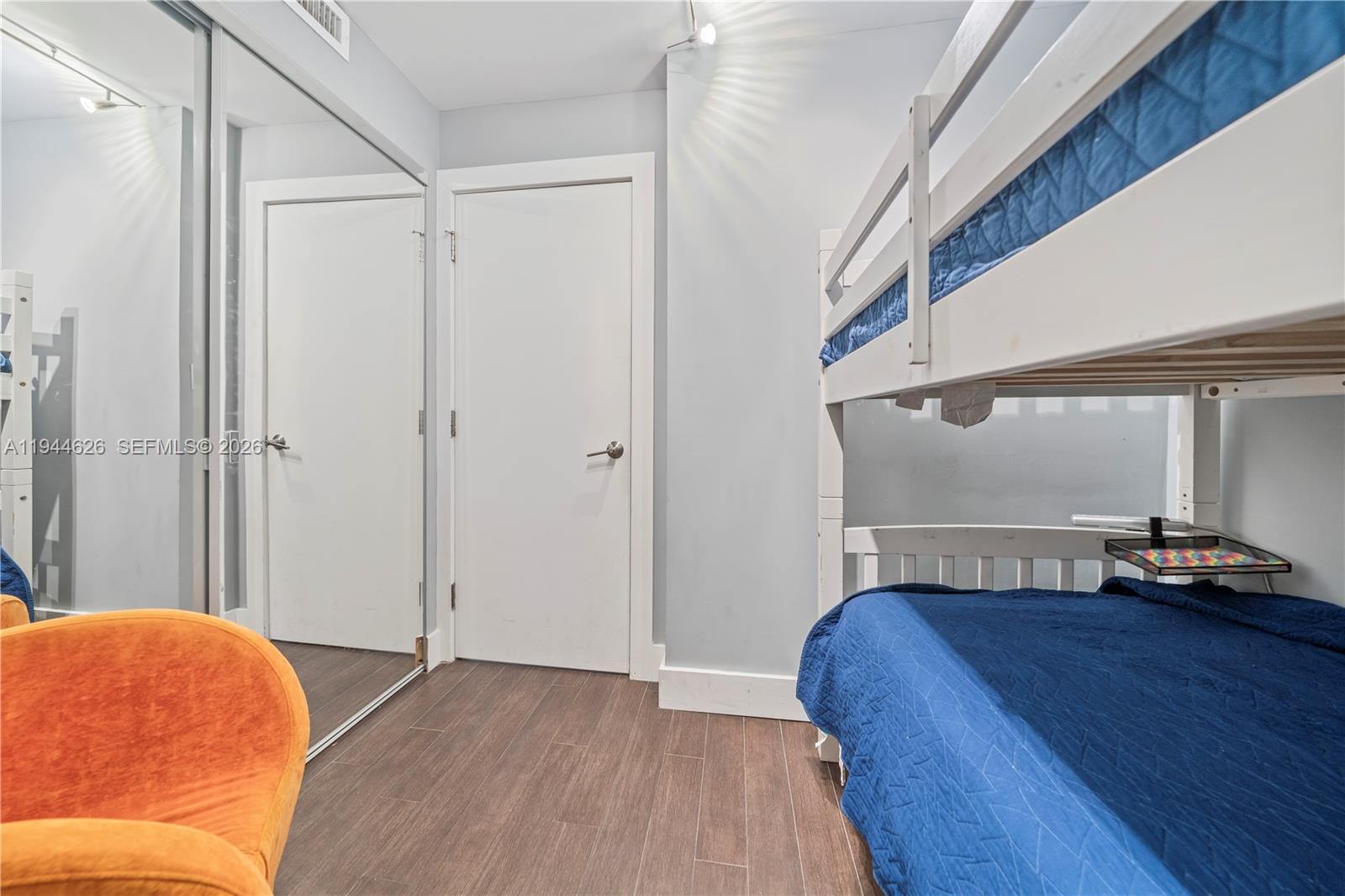 THE PRESIDENTIAL CONDO - Residential