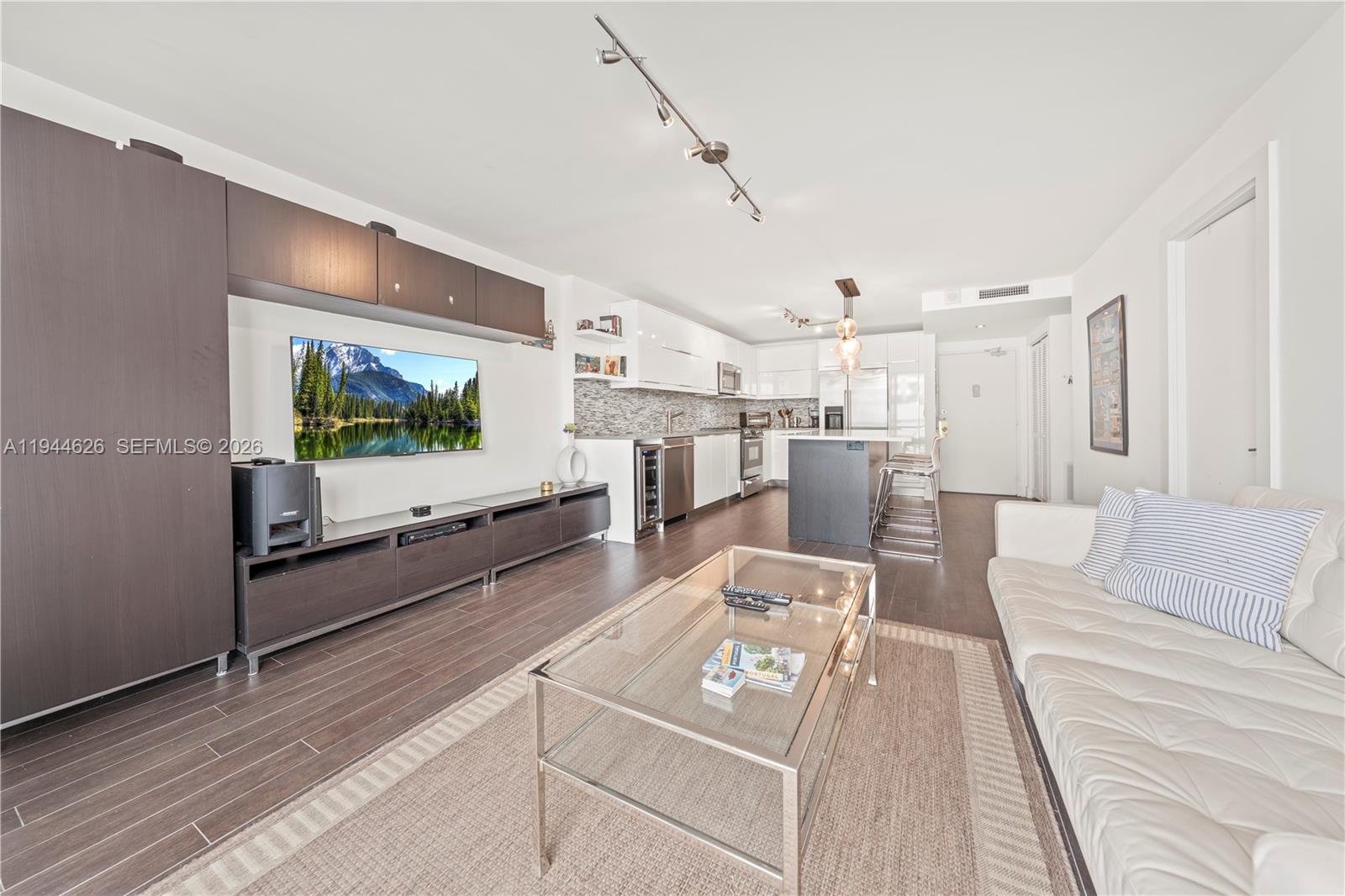 THE PRESIDENTIAL CONDO - Residential