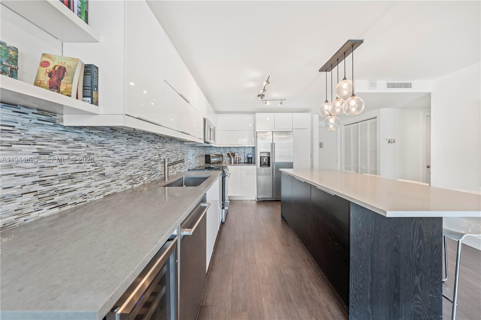 THE PRESIDENTIAL CONDO - Residential