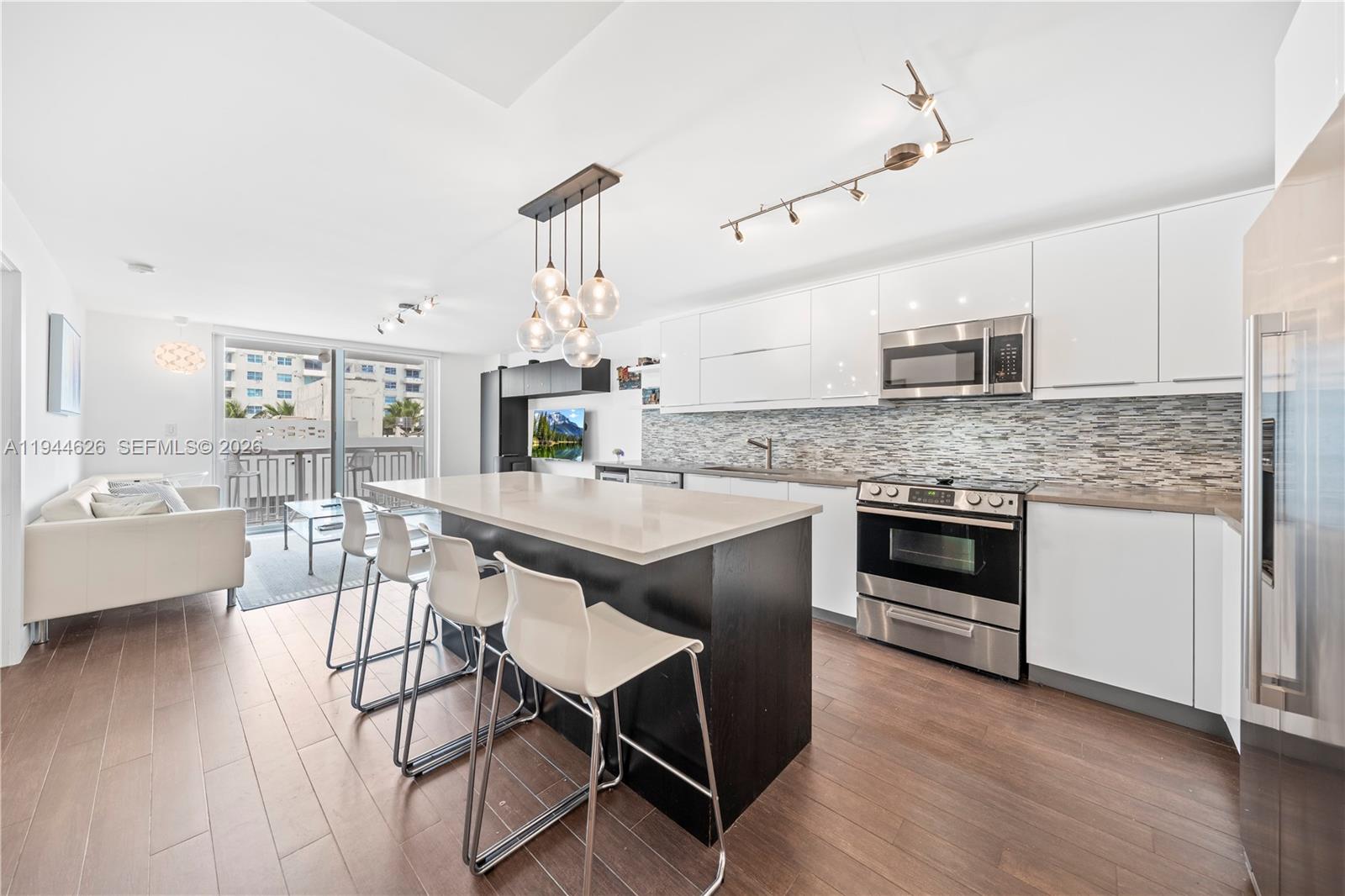 THE PRESIDENTIAL CONDO - Residential