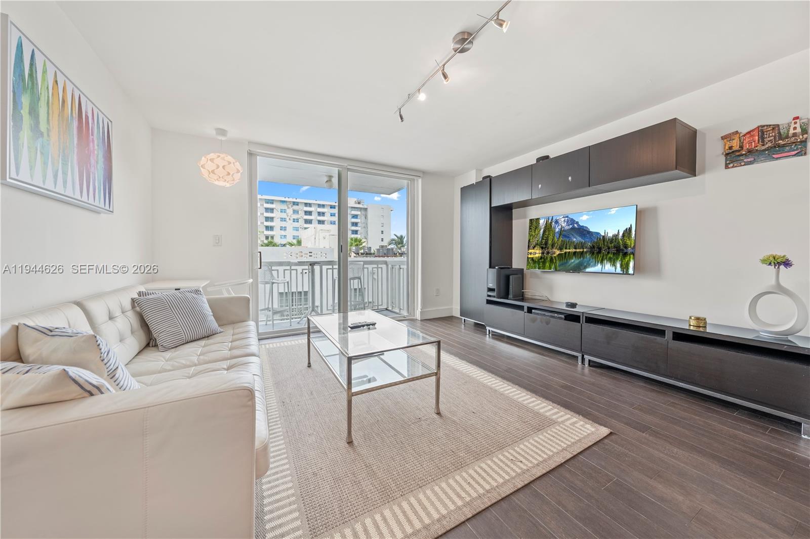 THE PRESIDENTIAL CONDO - Residential