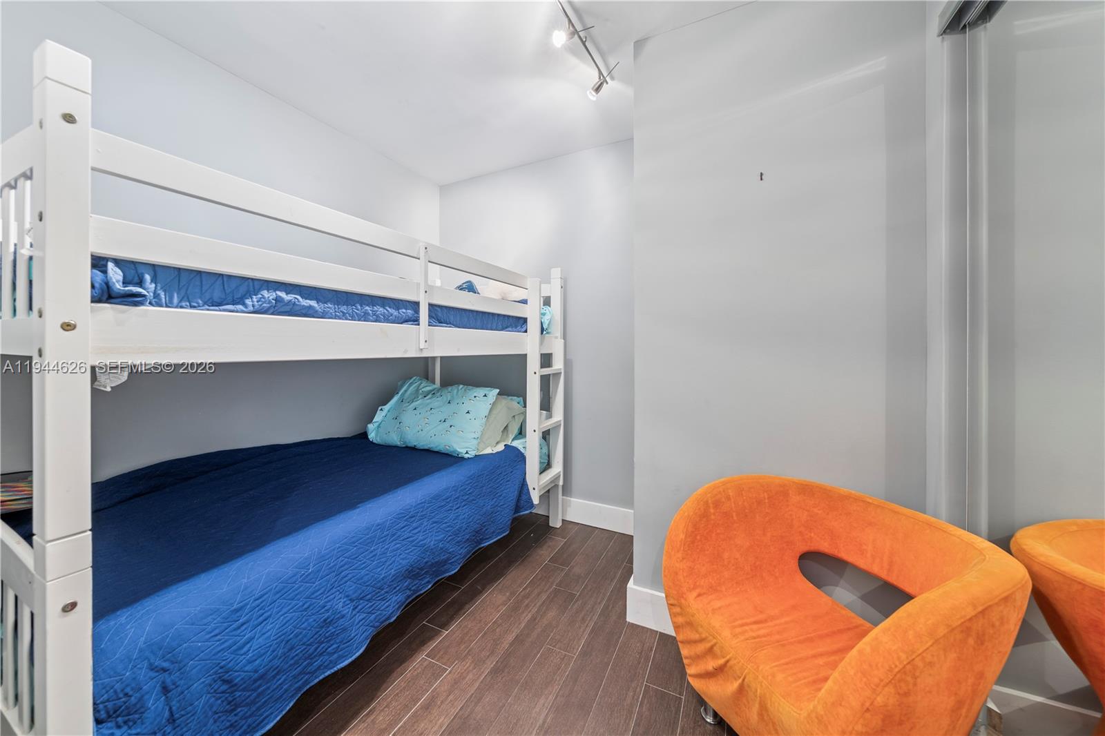 THE PRESIDENTIAL CONDO - Residential