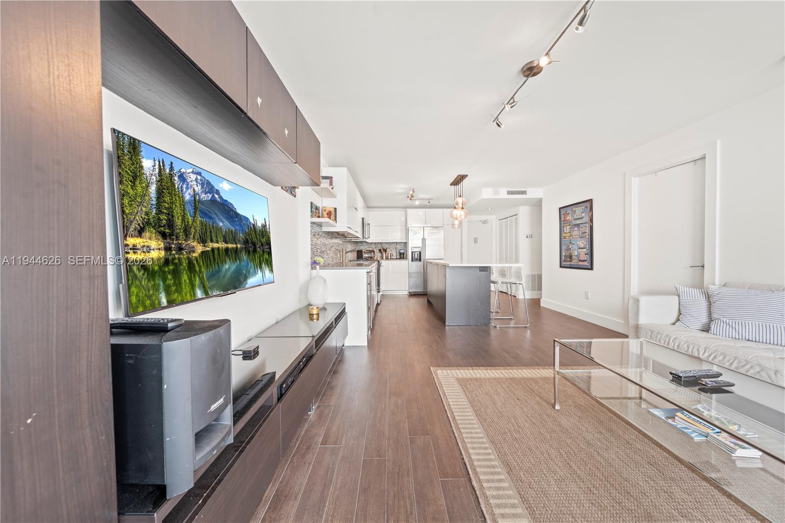 THE PRESIDENTIAL CONDO - Residential