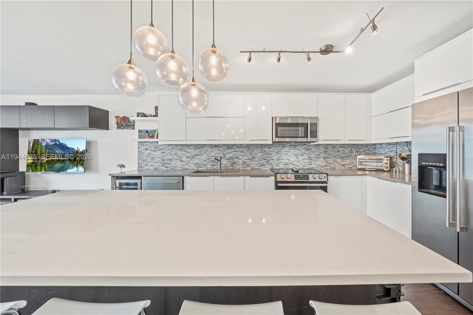 THE PRESIDENTIAL CONDO - Residential