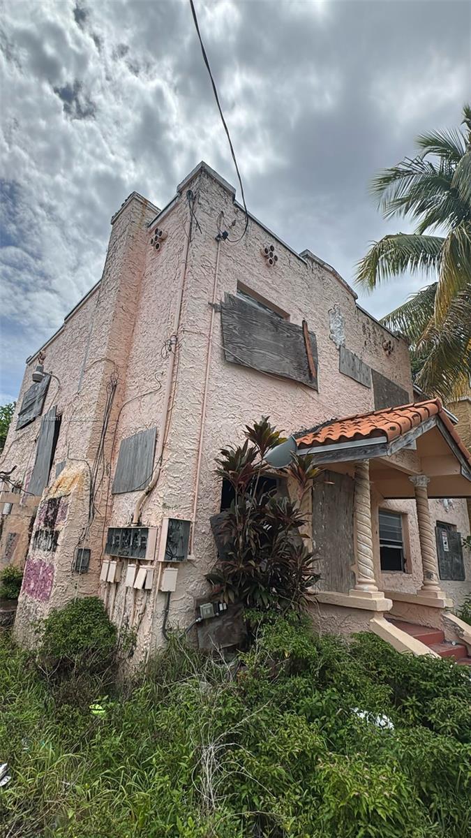 329 SW 10th Ave
