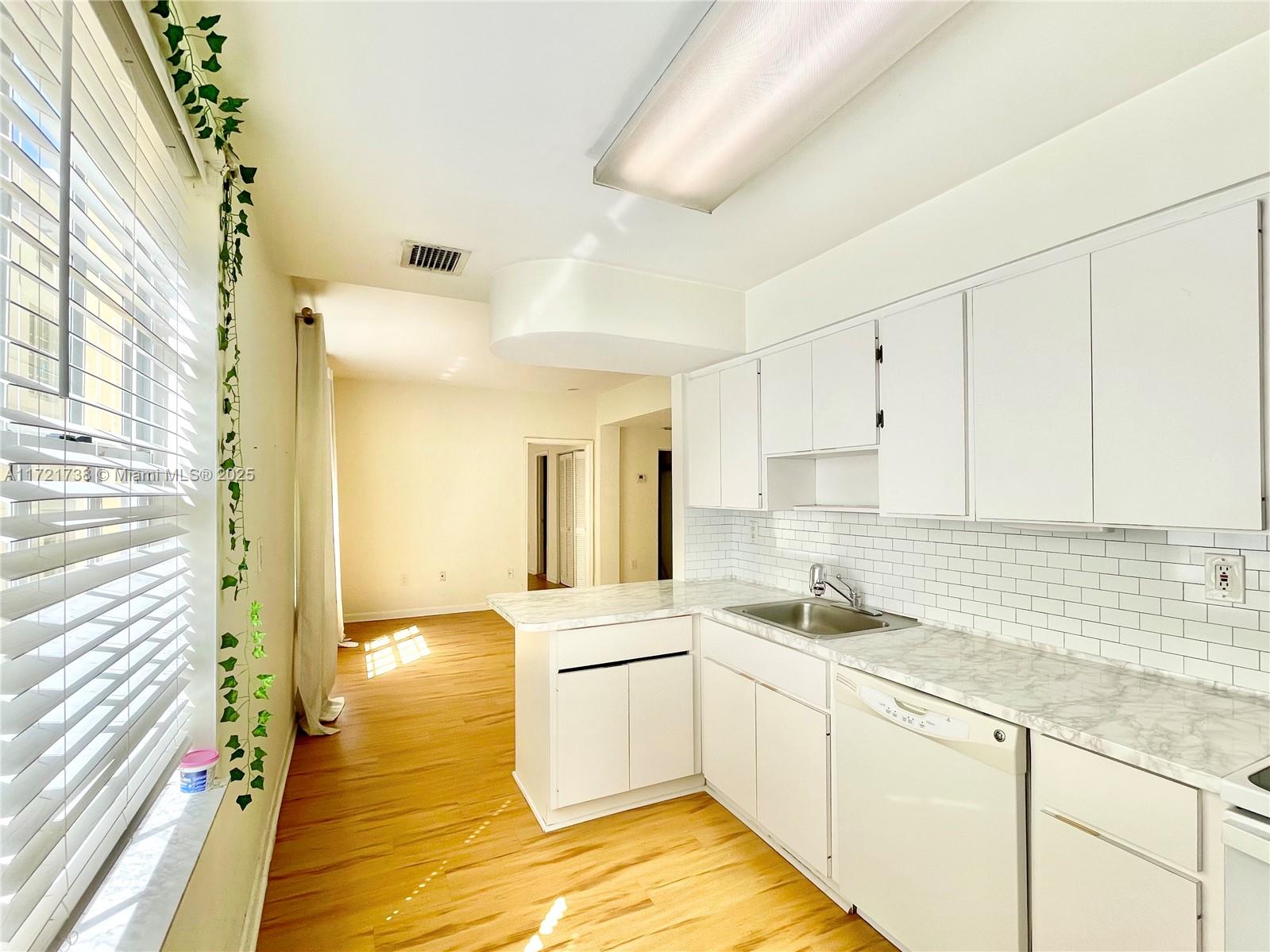 THE FLAMINGO CONDO - Residential
