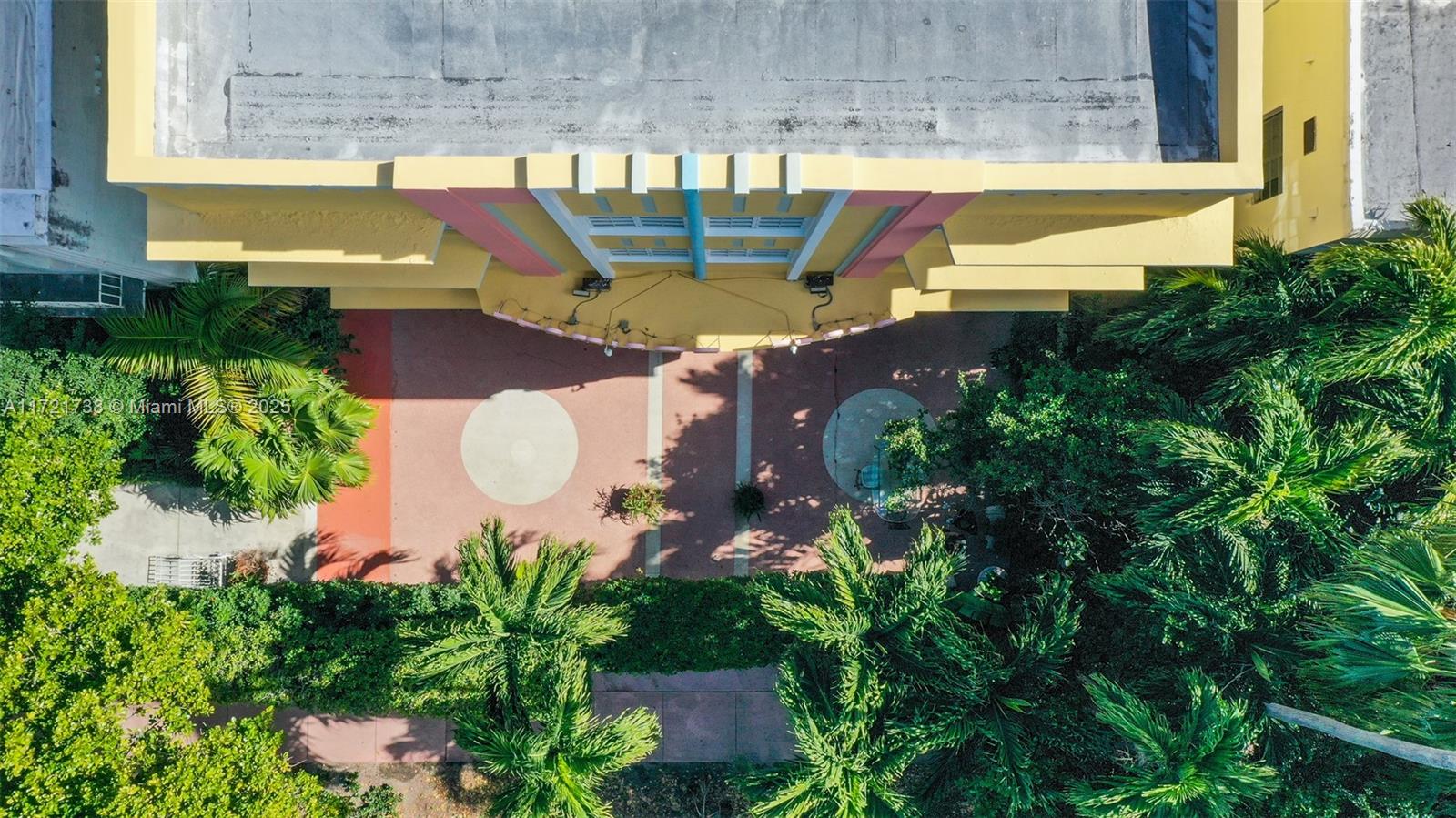 THE FLAMINGO CONDO - Residential