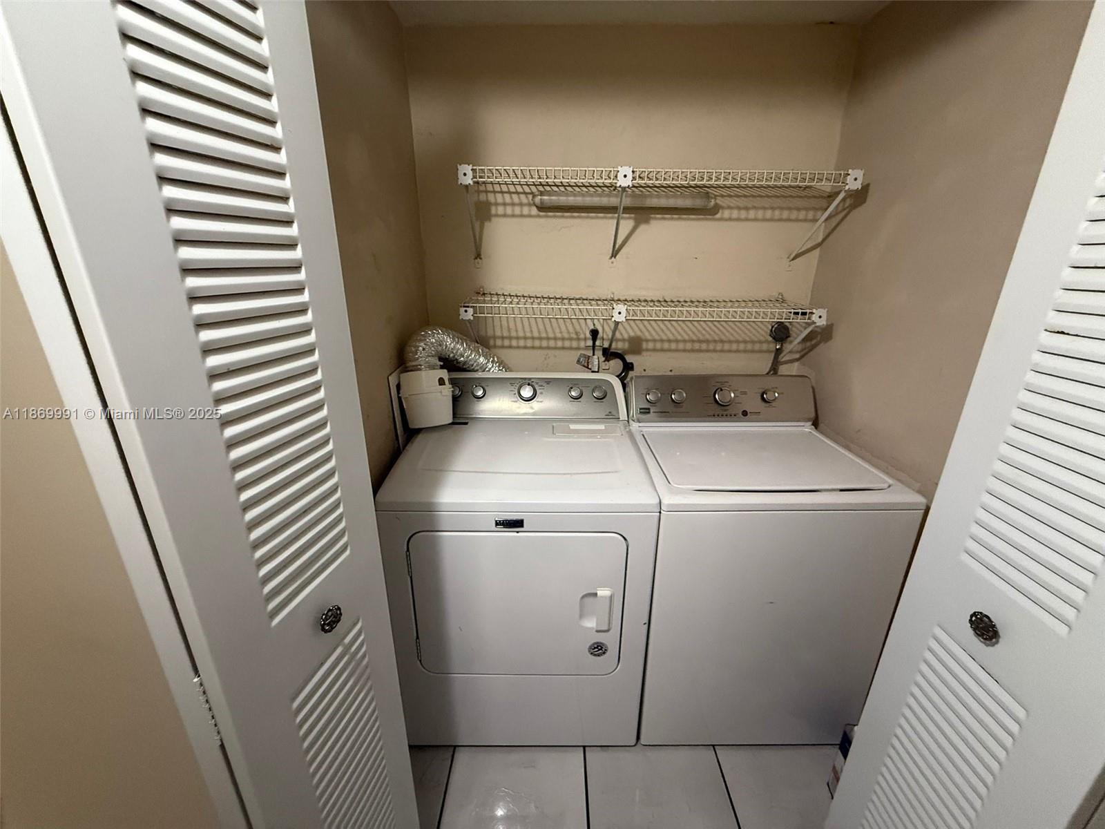 Beautiful condo at Cypress club of Kendall, Laundry inside the unit, community pool, sauna, lots of amenities. Close to shopping , schools, day care, hospitals, Condo located in the heart of Kendall close to supermarkets, Shopping and Restaurants.