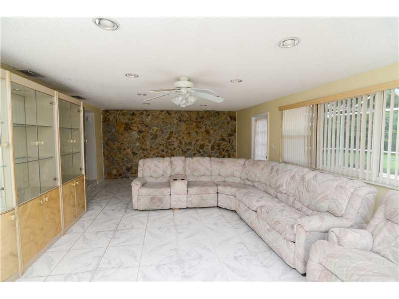 HOLLYWOOD HILLS 6-22 B - Residential