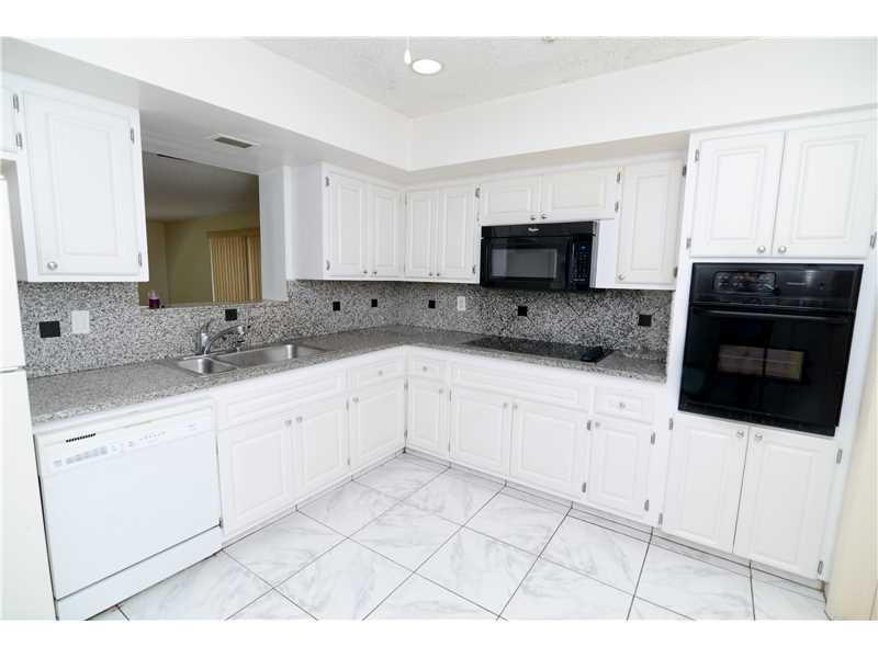 HOLLYWOOD HILLS 6-22 B - Residential