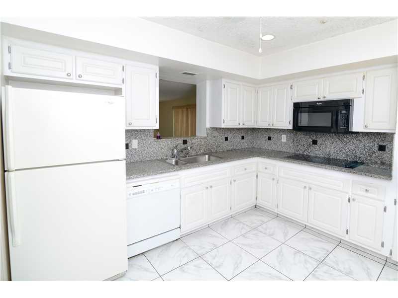 HOLLYWOOD HILLS 6-22 B - Residential