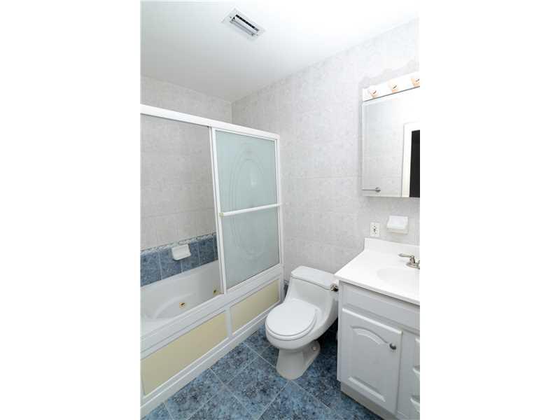 HOLLYWOOD HILLS 6-22 B - Residential