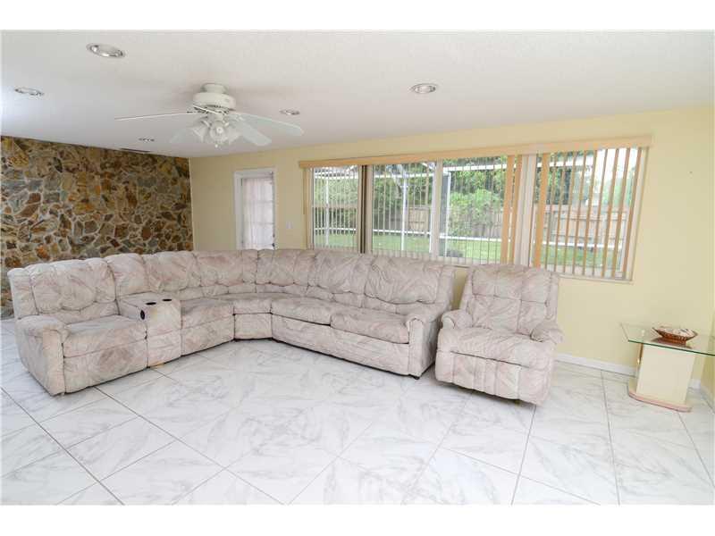 HOLLYWOOD HILLS 6-22 B - Residential