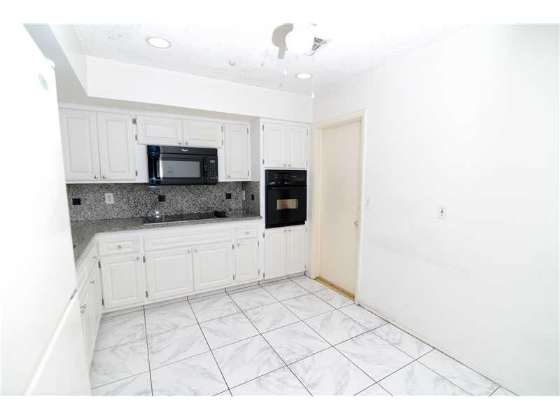 HOLLYWOOD HILLS 6-22 B - Residential