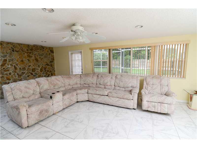 HOLLYWOOD HILLS 6-22 B - Residential