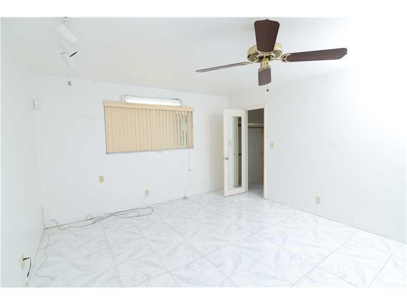 HOLLYWOOD HILLS 6-22 B - Residential