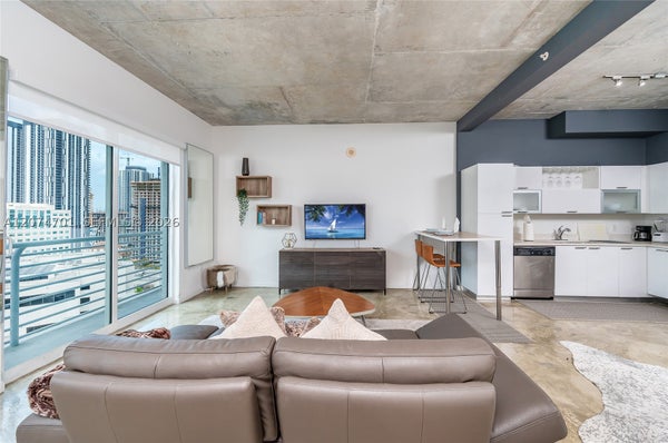 234 NE 3RD ST APT 1703, MIAMI, FL 33132 - Image 68f358ff758f3ec599bfae40a2dead7e/2310209314