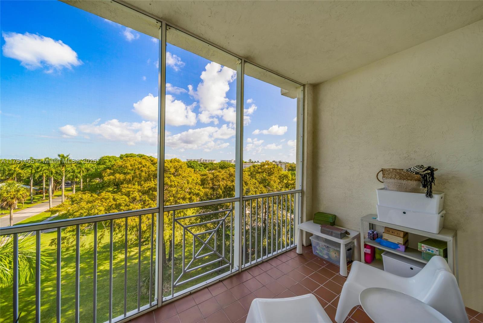 3600 Oaks Clubhouse Dr 501
