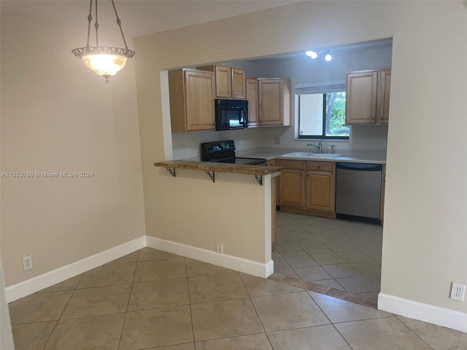 TWIN OAKS VILLAS OF BROWA - Residential Lease