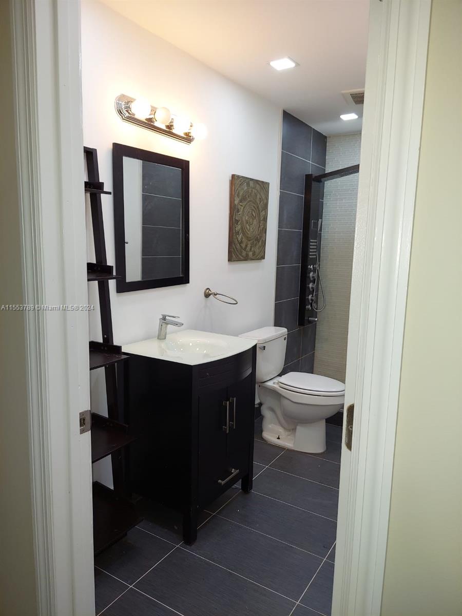 TWIN OAKS VILLAS OF BROWA - Residential Lease