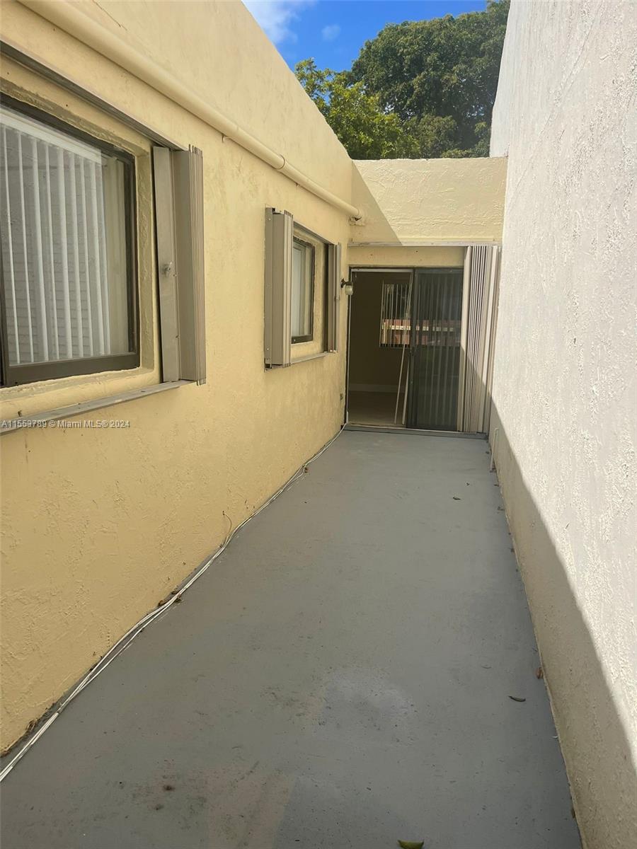 TWIN OAKS VILLAS OF BROWA - Residential Lease