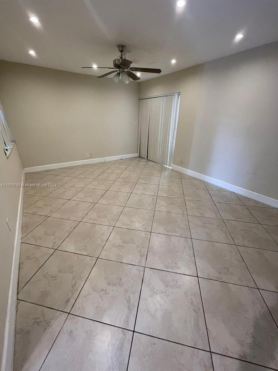 TWIN OAKS VILLAS OF BROWA - Residential Lease