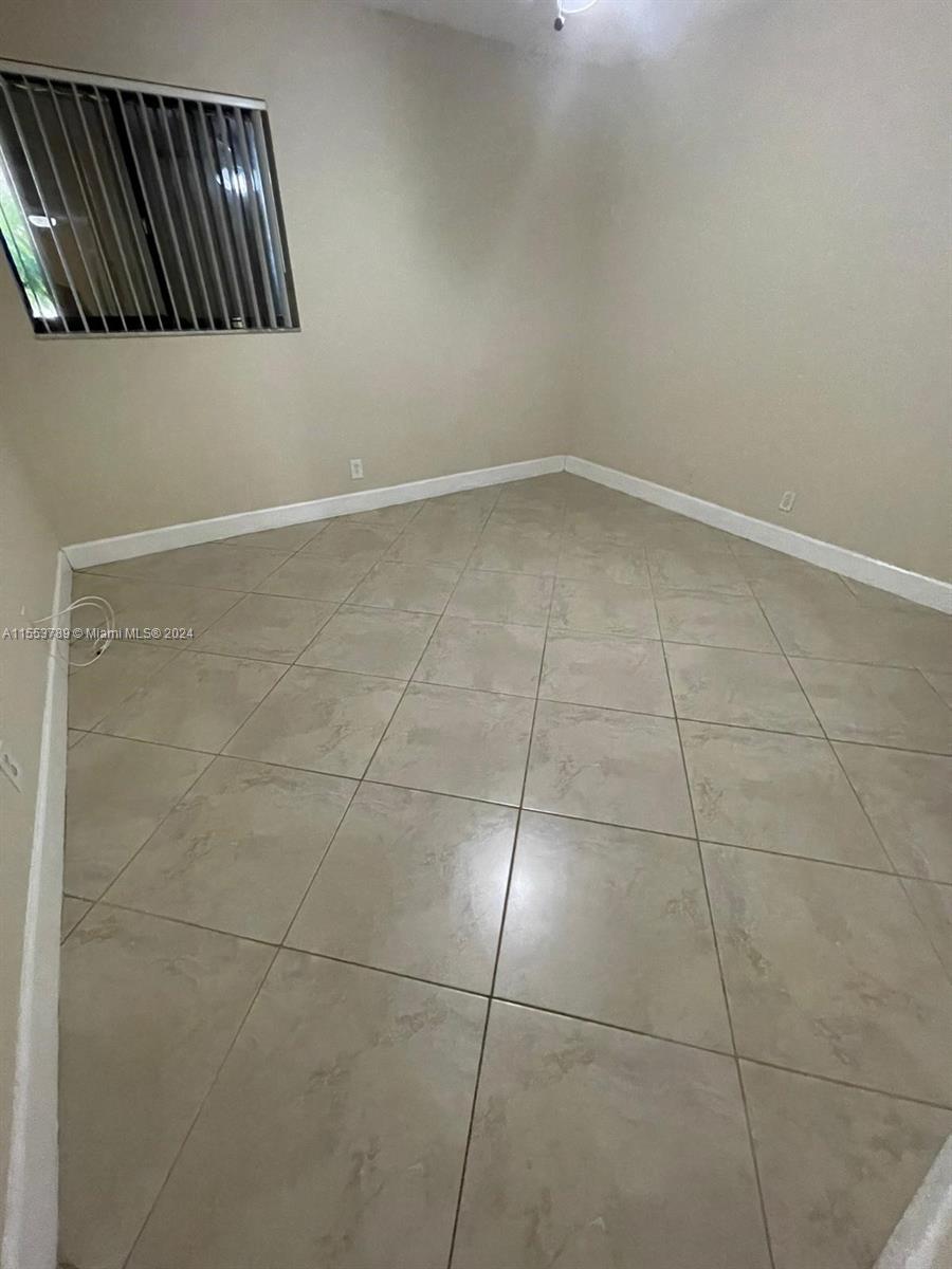 TWIN OAKS VILLAS OF BROWA - Residential Lease