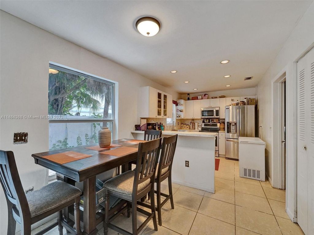 Photo of 10200 NW 3rd St, Pembroke Pines, FL 33026 (MLS # A11484388)