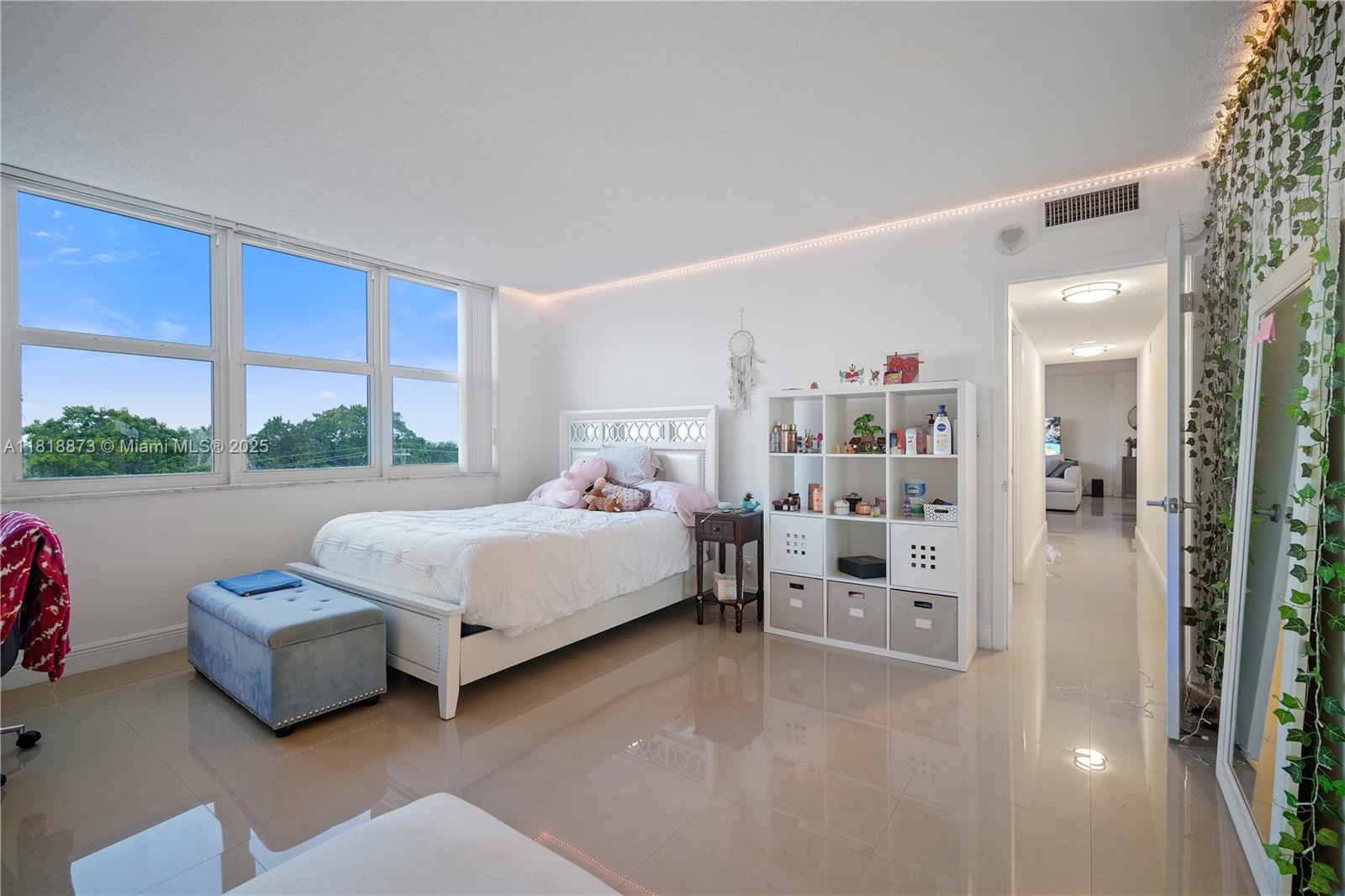 BAYVIEW TOWERS CONDO SOUT - Residential