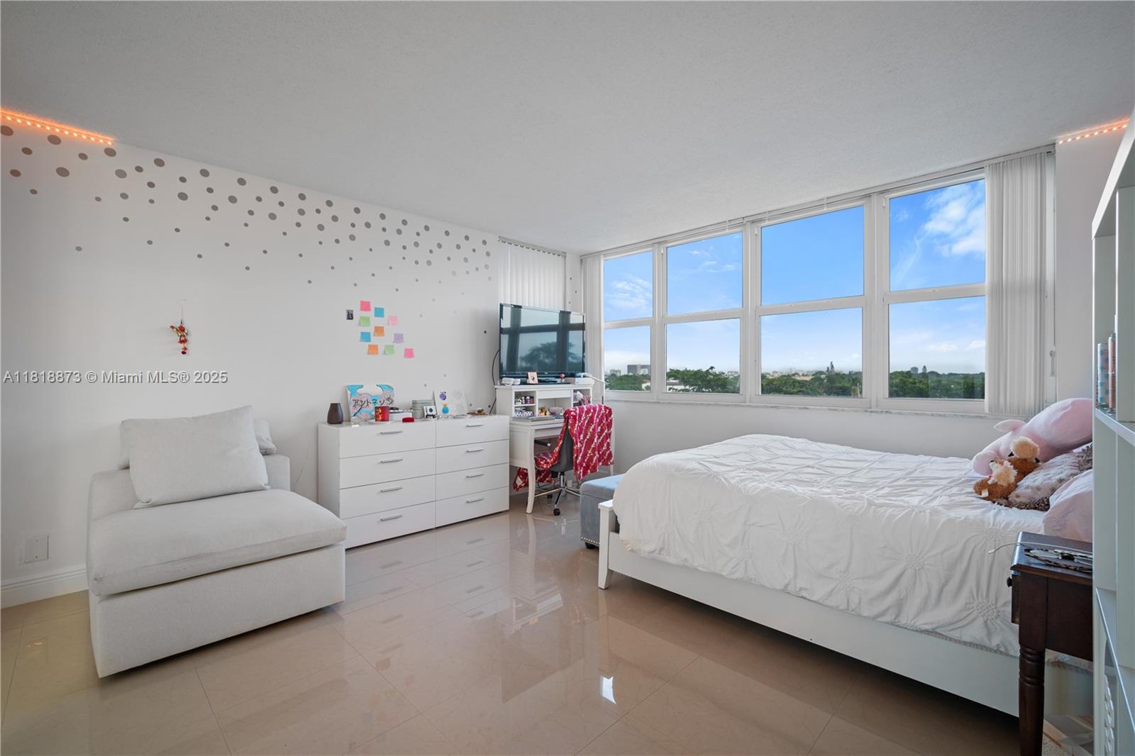 BAYVIEW TOWERS CONDO SOUT - Residential