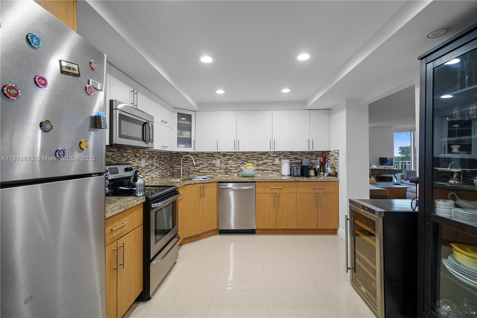 BAYVIEW TOWERS CONDO SOUT - Residential