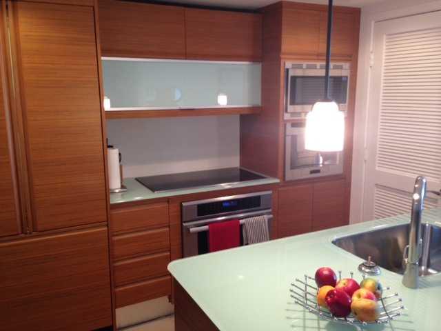 This is a gorges furnished unit with lots of high end finishes. Unit is nicely furnished with everything you will need to just move in.The building is a luxury building on the ocean side directly on the beach with valet, great gym and pool area.