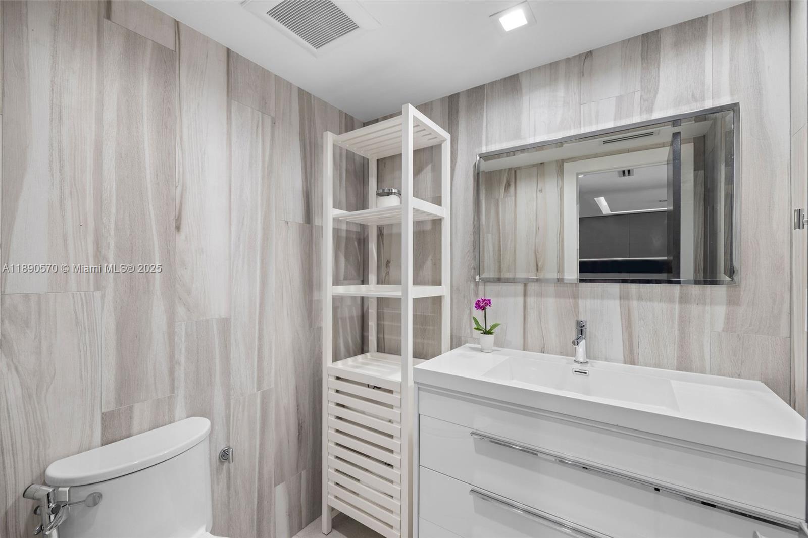 LINCOLN BAY TOWERS CONDO - Residential