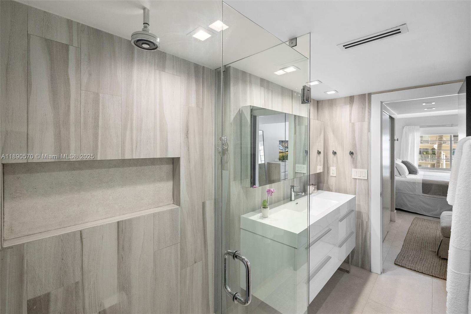 LINCOLN BAY TOWERS CONDO - Residential