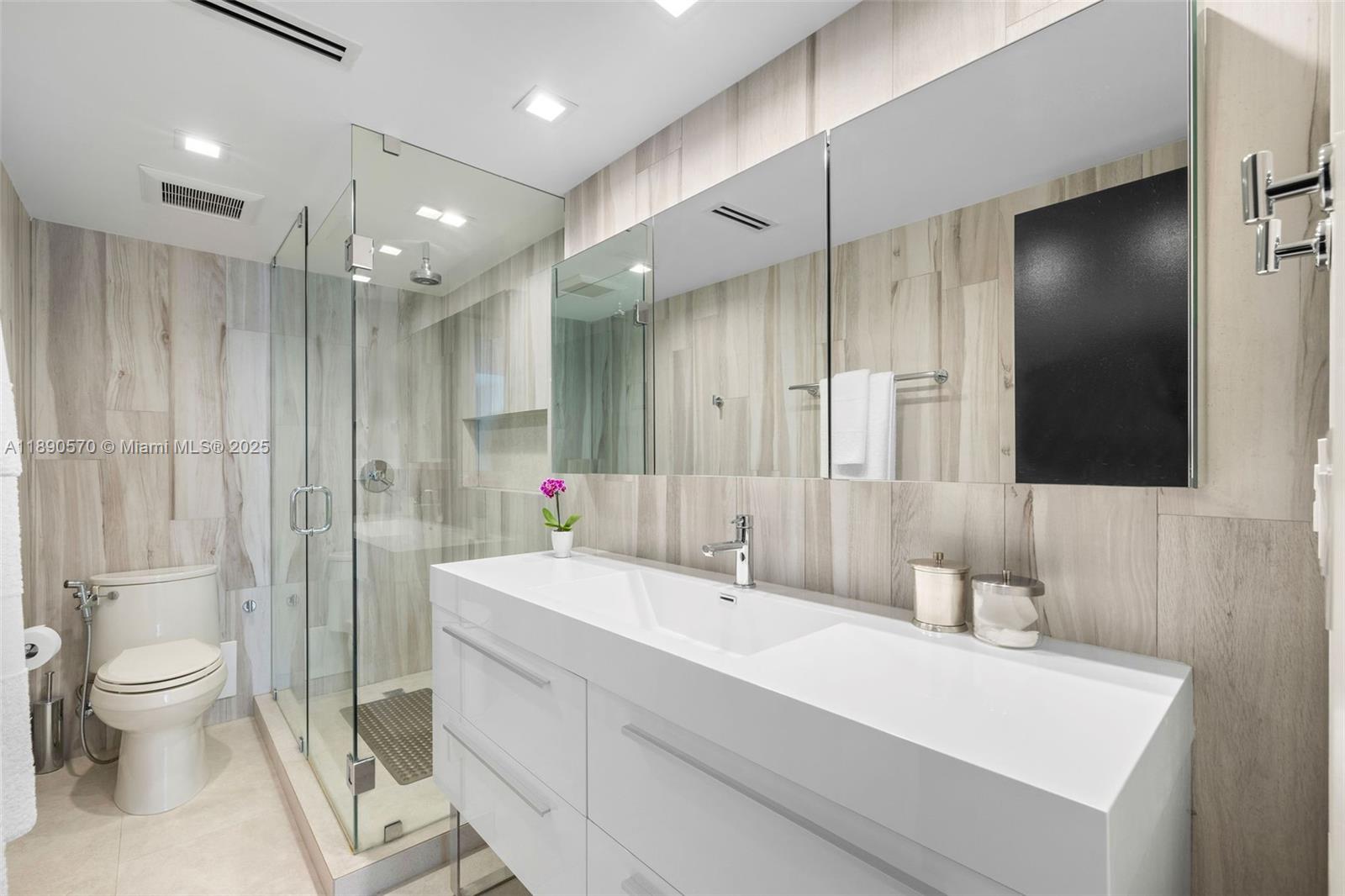 LINCOLN BAY TOWERS CONDO - Residential