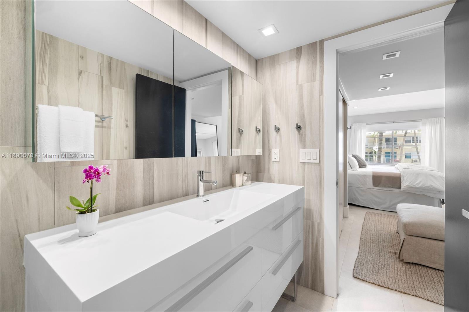 LINCOLN BAY TOWERS CONDO - Residential