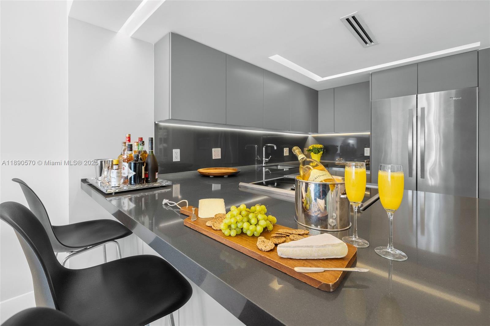 LINCOLN BAY TOWERS CONDO - Residential