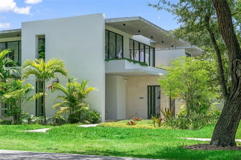 A home in Pinecrest