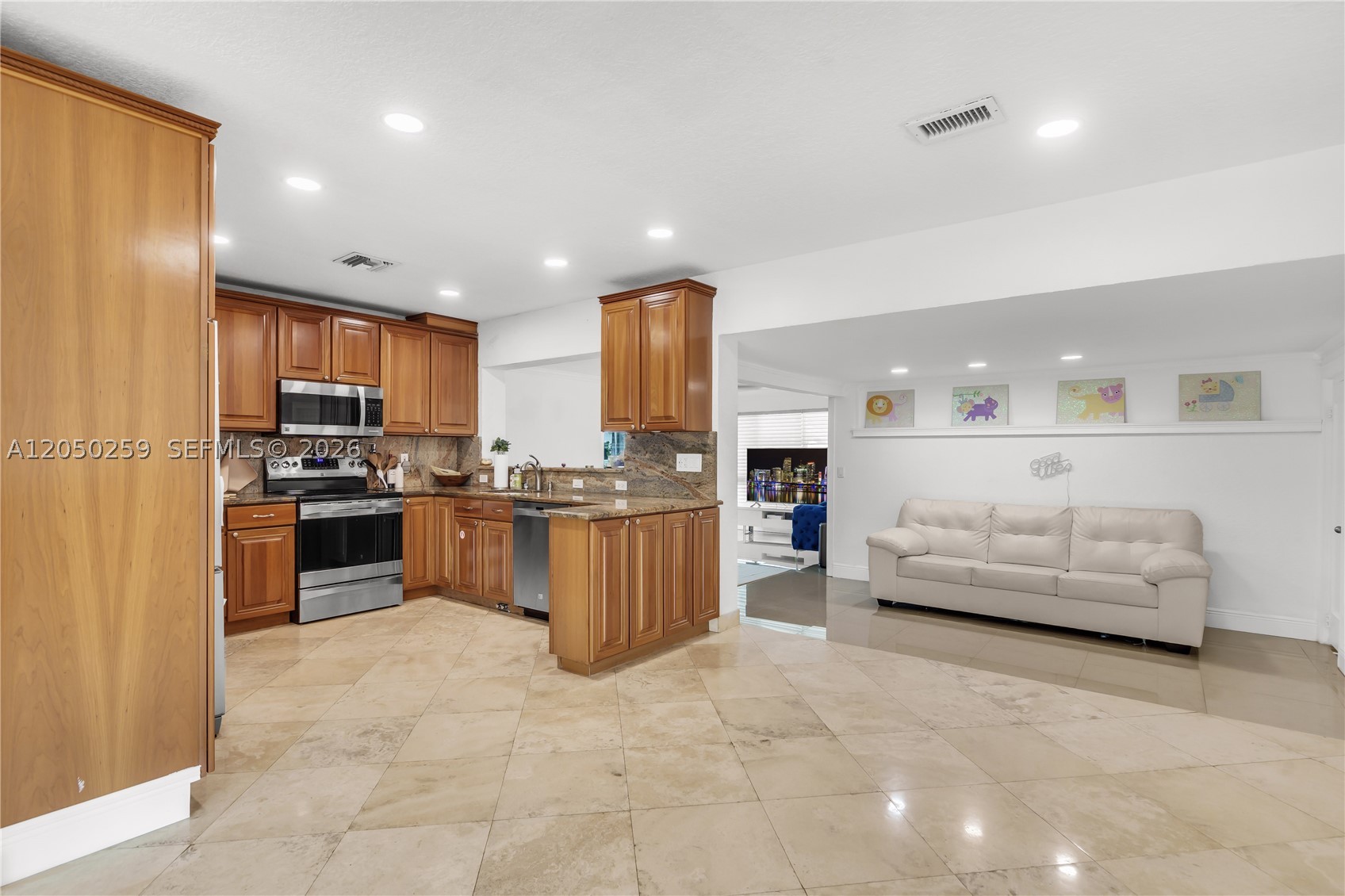 2424 NE 18th Ave