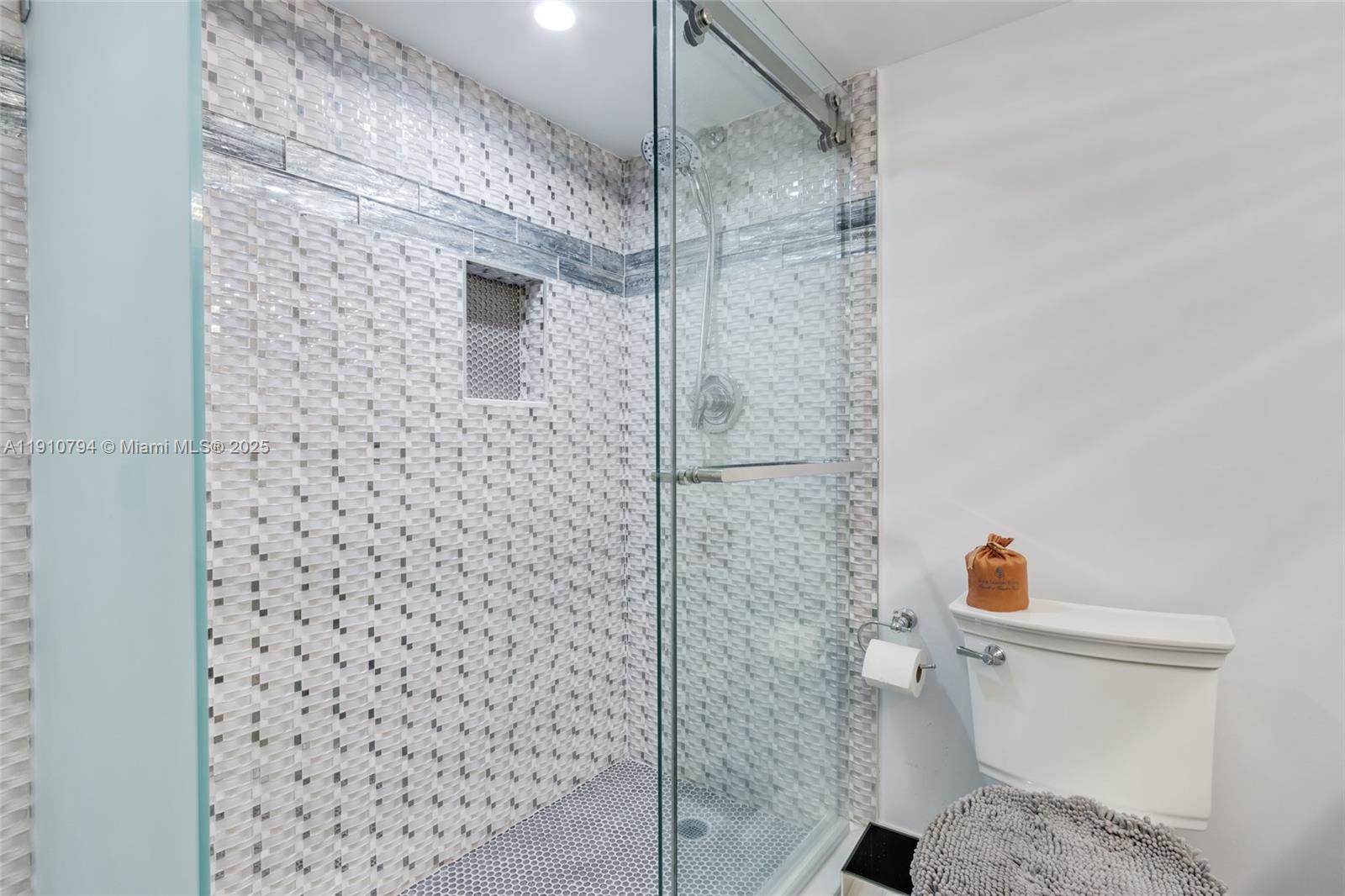 CLOISTER BEACH TOWERS CON - Residential Lease