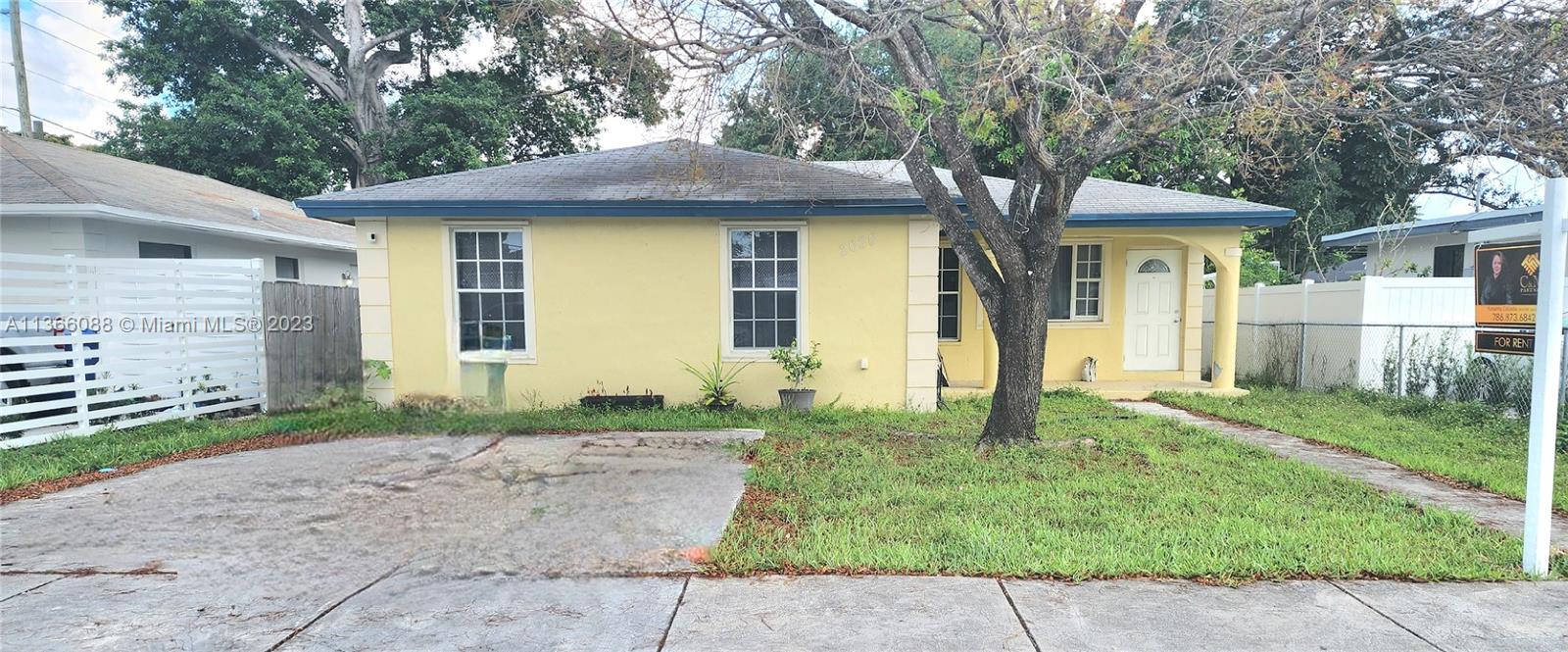 Charming abode with a lot of offer! Spacious living room, beautiful kitchen space attached to the formal dining room. Spacious master bedroom with private bath. Three additional comfortable bedrooms and a shared bathroom. Laundry room with washer/dryer hookup. Fenced in backyard with plenty of room to entertain and enjoy the amazing Miami weather all year long. located right next to the beautiful Olinda Park and Olinda Elementary School. Nearby you also have many great restaurants and shops, supermarkets and more!
Minutes away from major roads and highways for an easy commute! You won't want to miss out on this great opportunity to rent this home! Schedule your visit before it's too late!