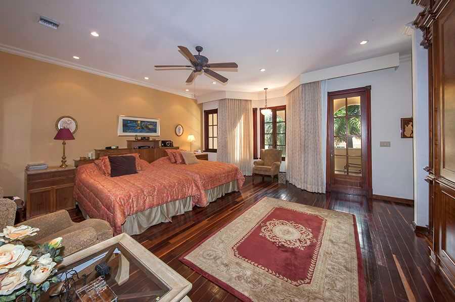 GOLDEN BEACH SEC E - Residential