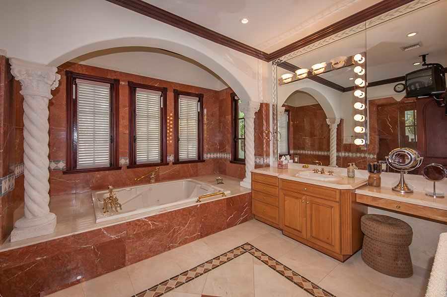 GOLDEN BEACH SEC E - Residential