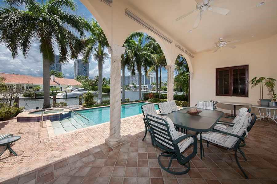 GOLDEN BEACH SEC E - Residential