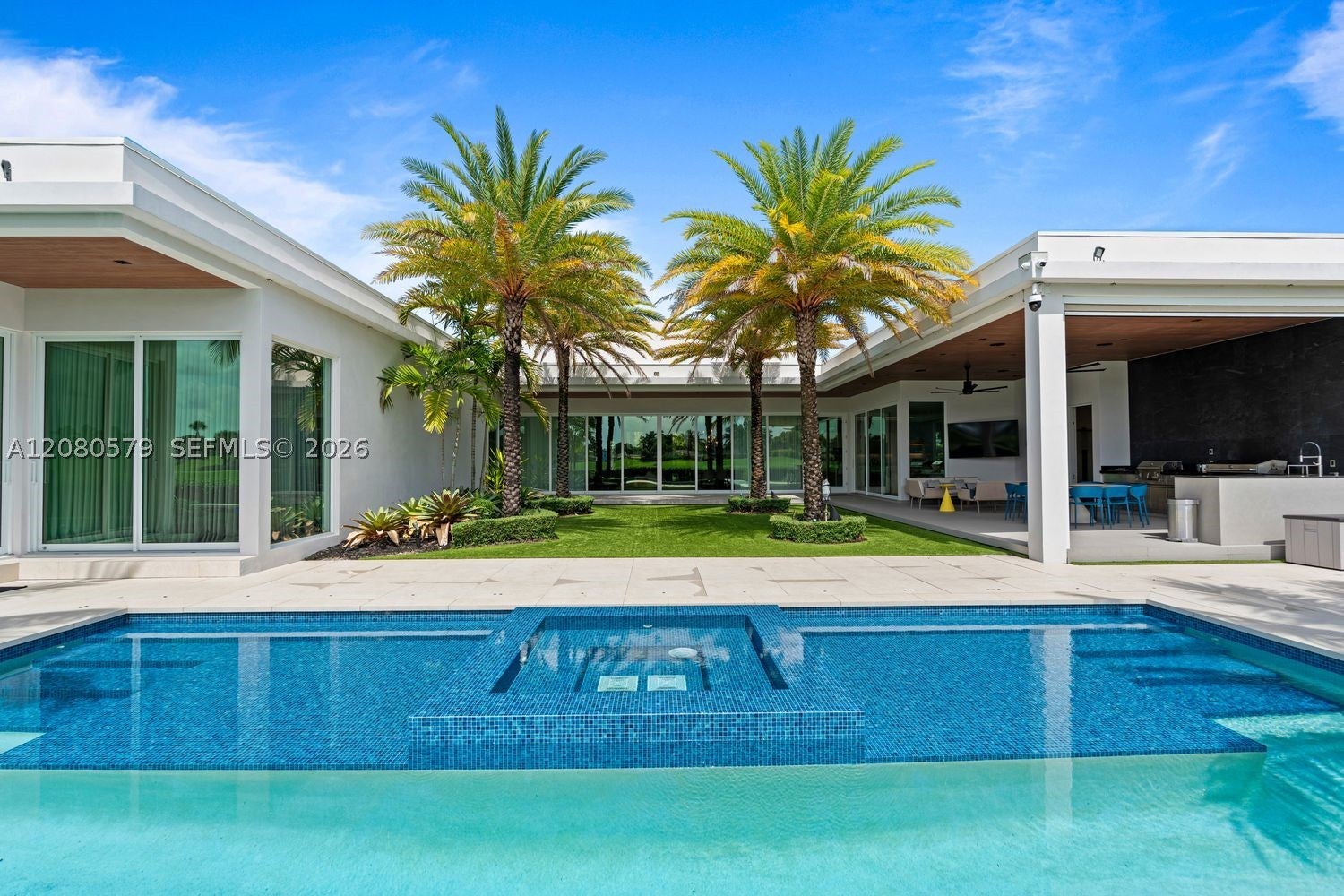 3939 Country Club Ln