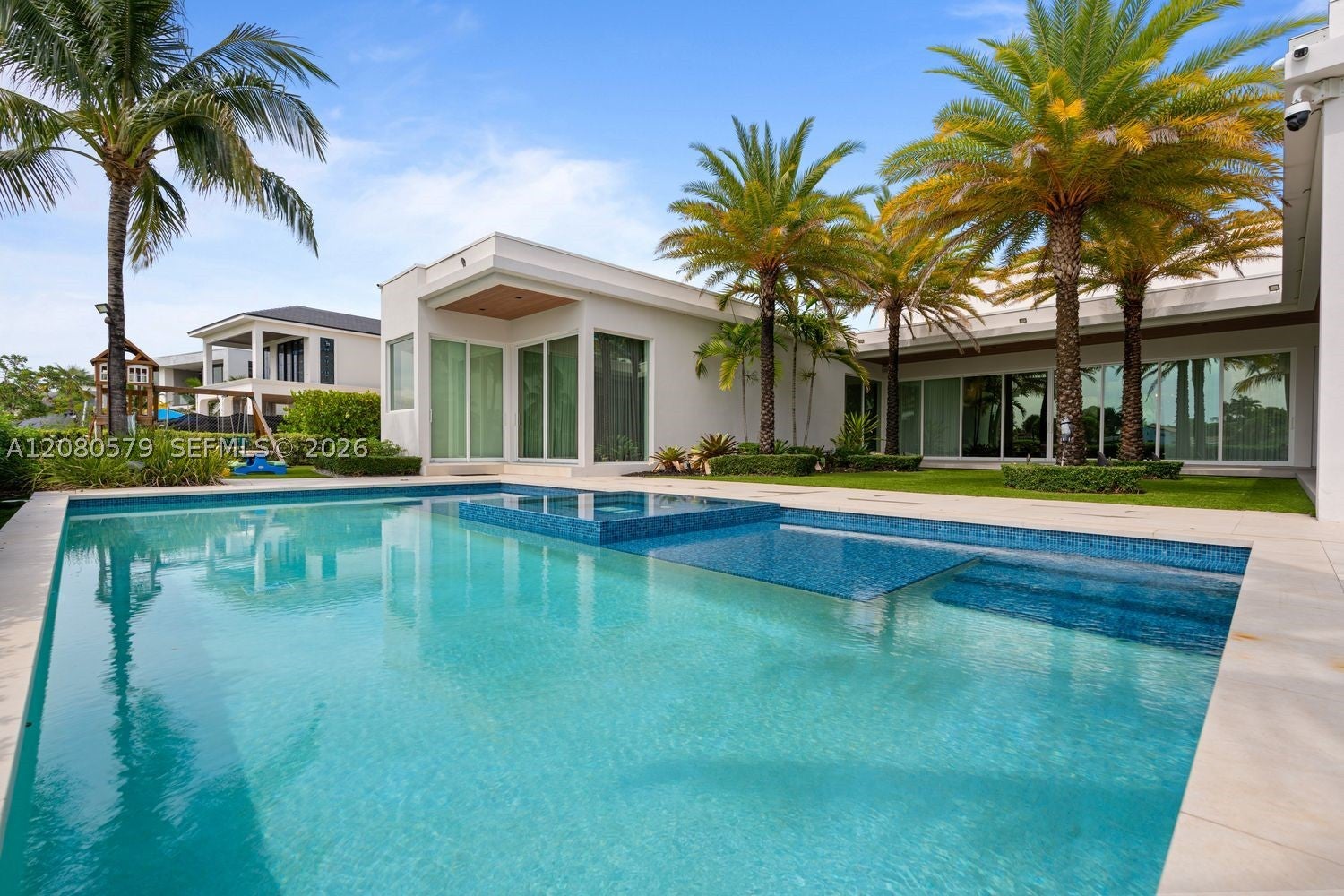 3939 Country Club Ln