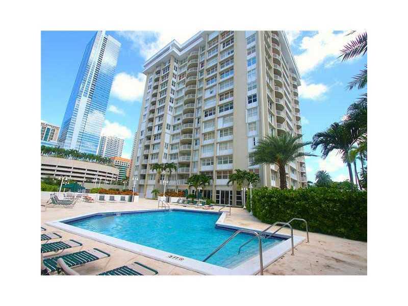 JUST REDUCED !!!, PRICED TO RENT - Nicely remodeled 1/1 apartment in waterfront building, see pictures. Wood floors and new SS appliances. Walk to Brickell financial district or walk by the bay. Unique first floor unit with easy access, won't last reserve now. Currently rented, please, request a showing with 24 hours in advance. Available on January 01st, 2015