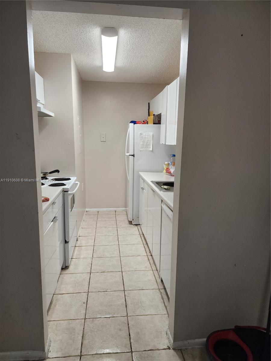 ST ANDREWS PALM BEACH CON - Residential Lease