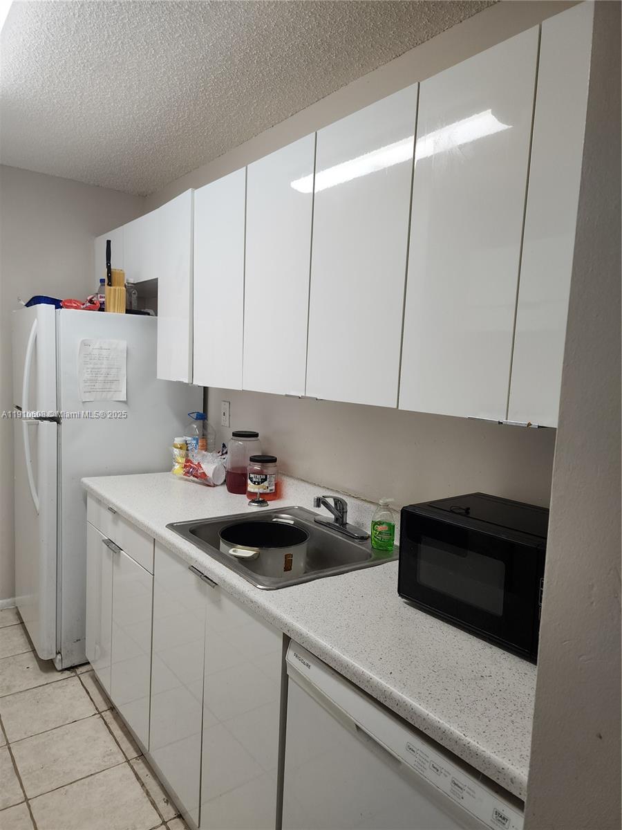 ST ANDREWS PALM BEACH CON - Residential Lease